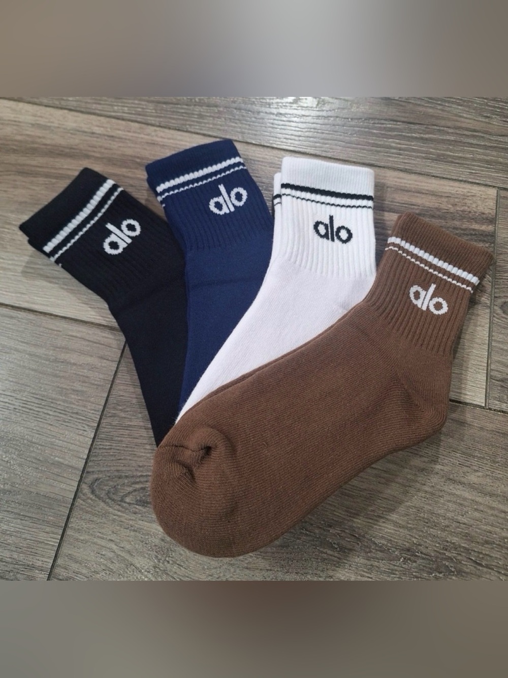Alo Throwback socks 4 pairs brand new